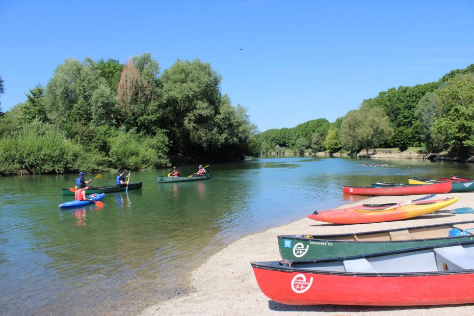 Canoës en bords de Marne
